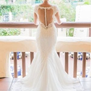 Beautiful size 6 Lillian West 6437 wedding dress!